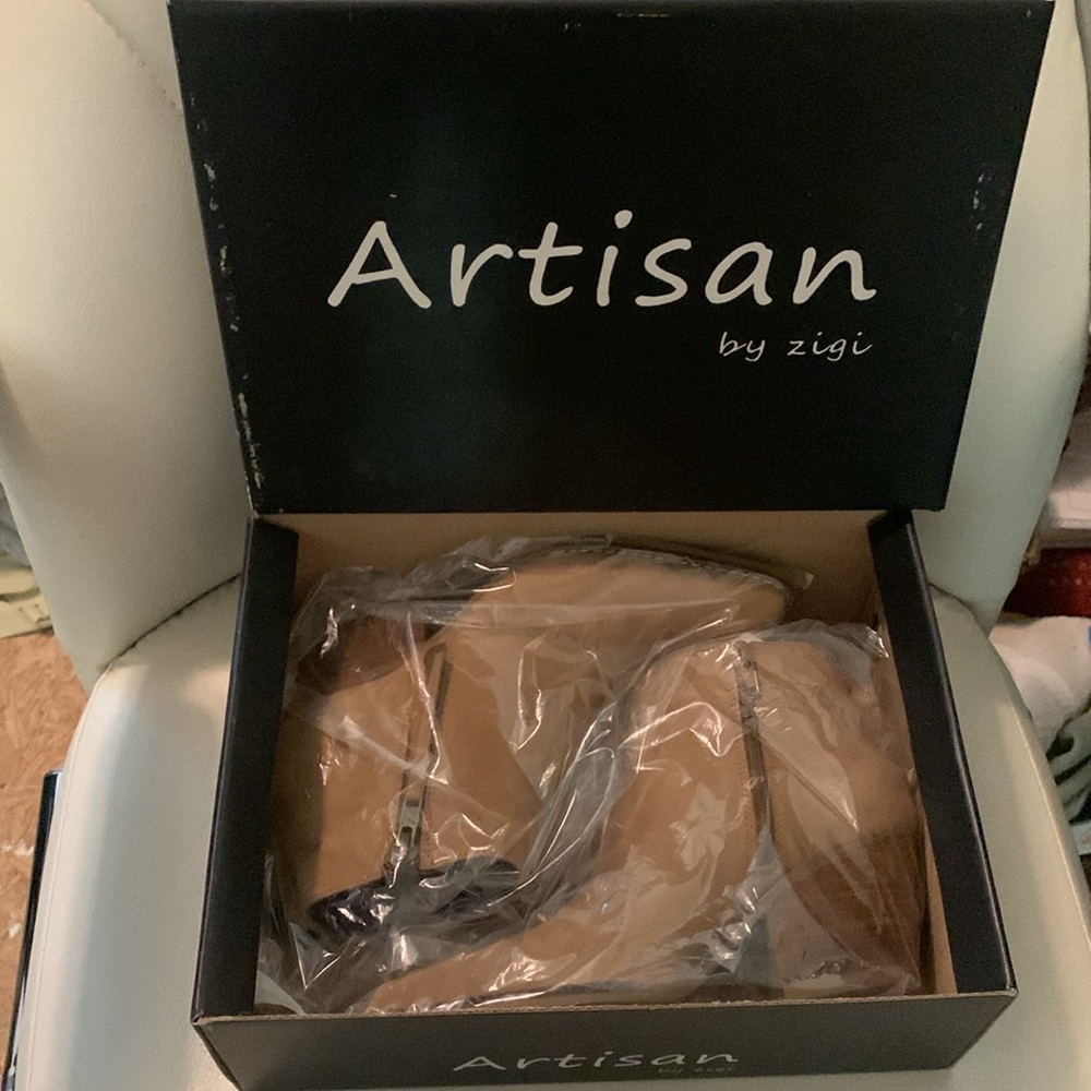 Artisan by Zigi Women's Leather Tan Ankle Boots - Picture 9 of 12